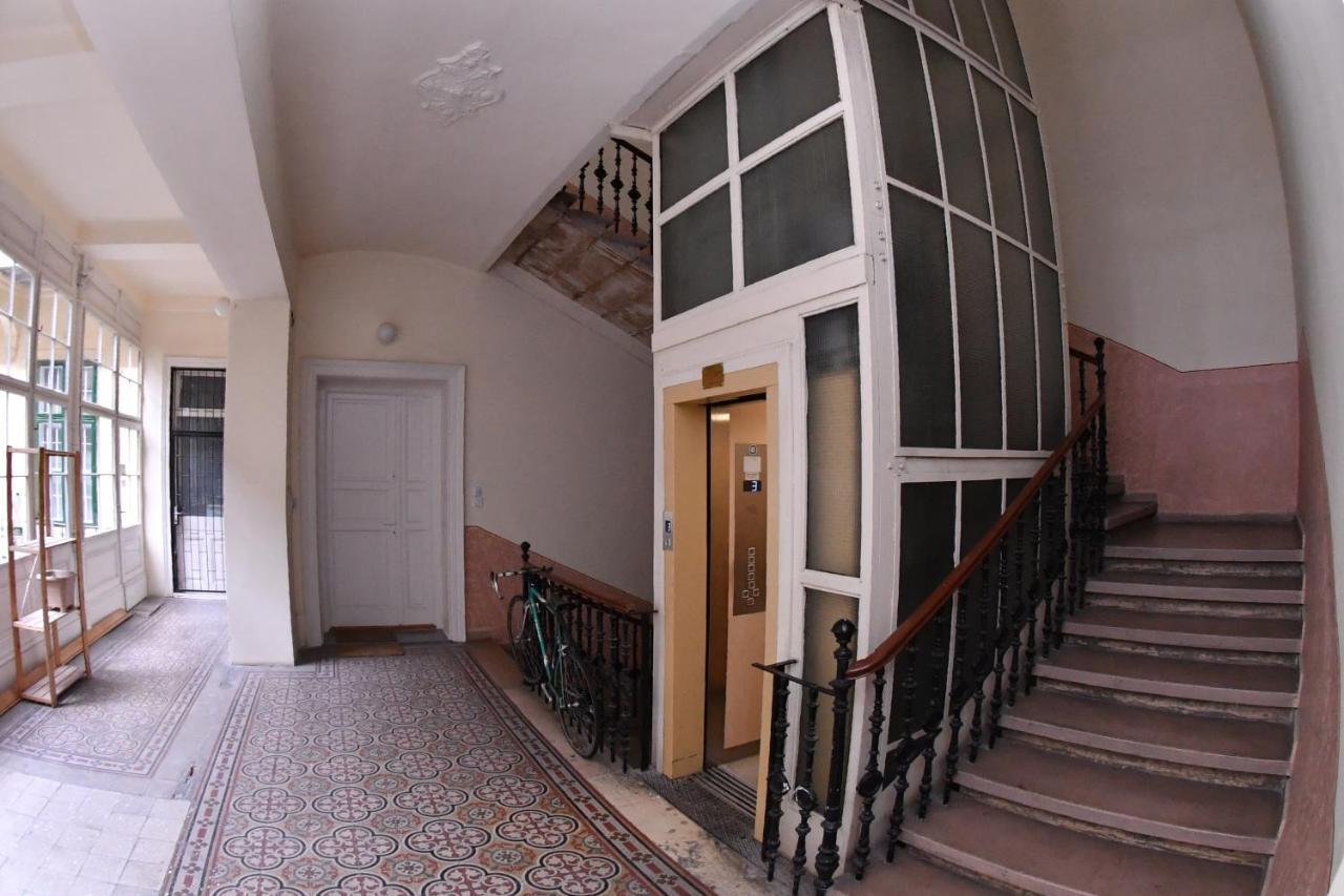 Five Seasons Vaci Utca Apartment Budapeste Exterior foto