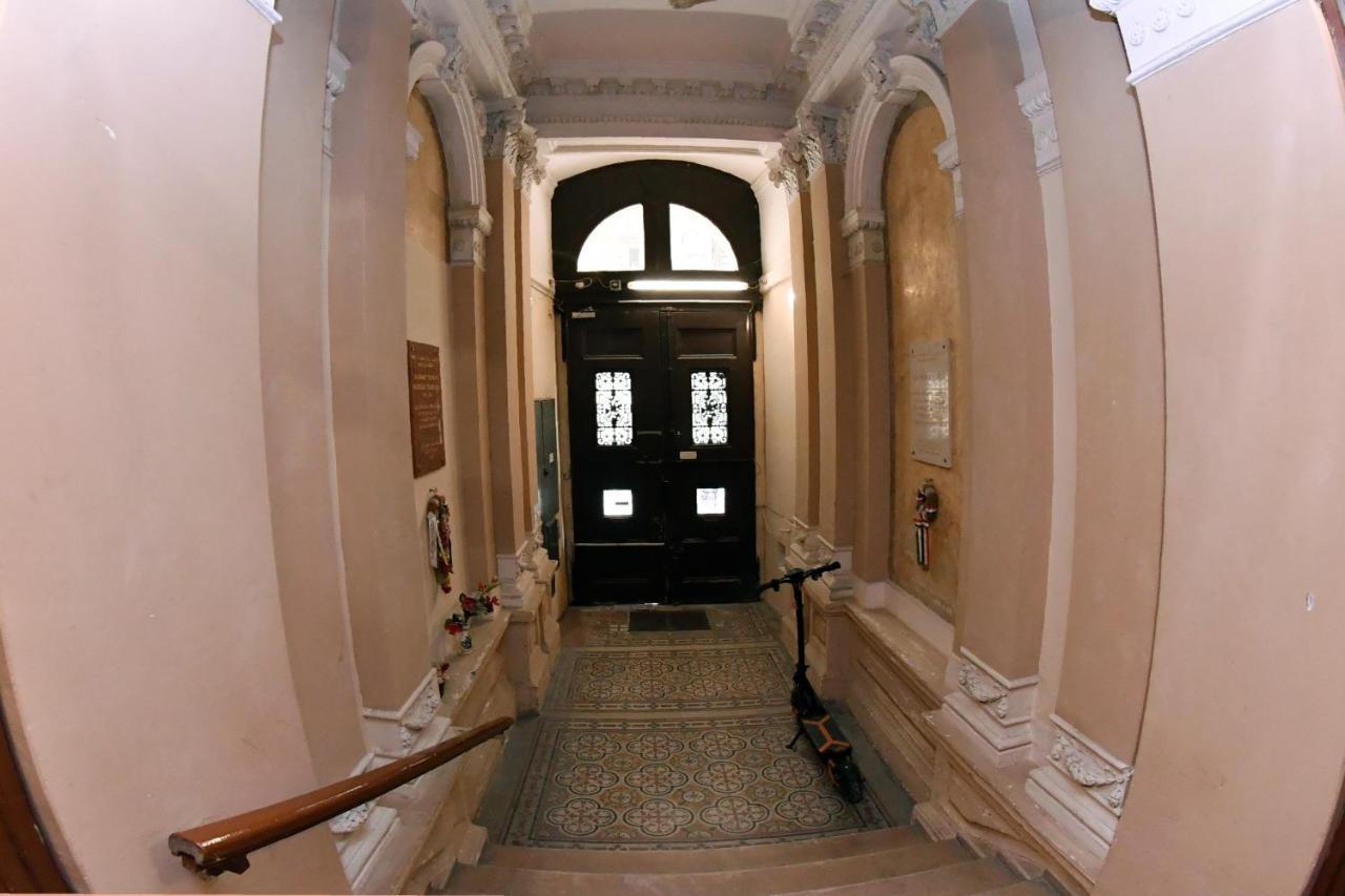 Five Seasons Vaci Utca Apartment Budapeste Exterior foto