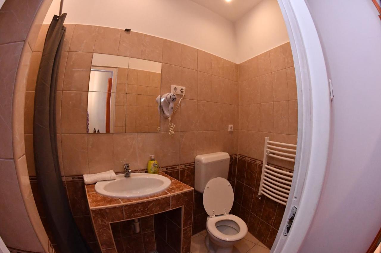 Five Seasons Vaci Utca Apartment Budapeste Exterior foto